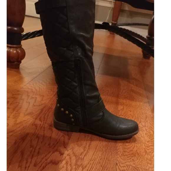 Boots - Picture 5 of 6